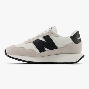 NWT New Balance sneakers size 7.5
